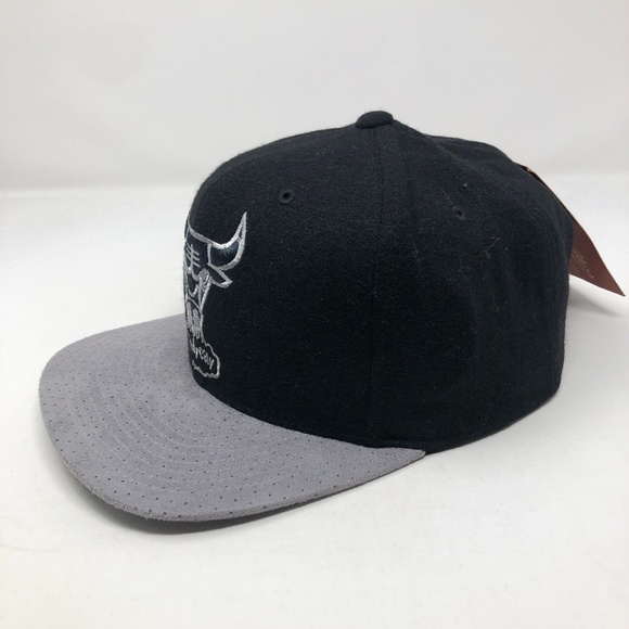 Chicago Bulls Mitchell & Ness Strapback Hat Cap - Picture 2 of 6